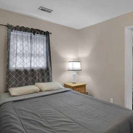 2-Bedroom Pet-Friendly Apartment In East נוקסוויל מראה חיצוני תמונה