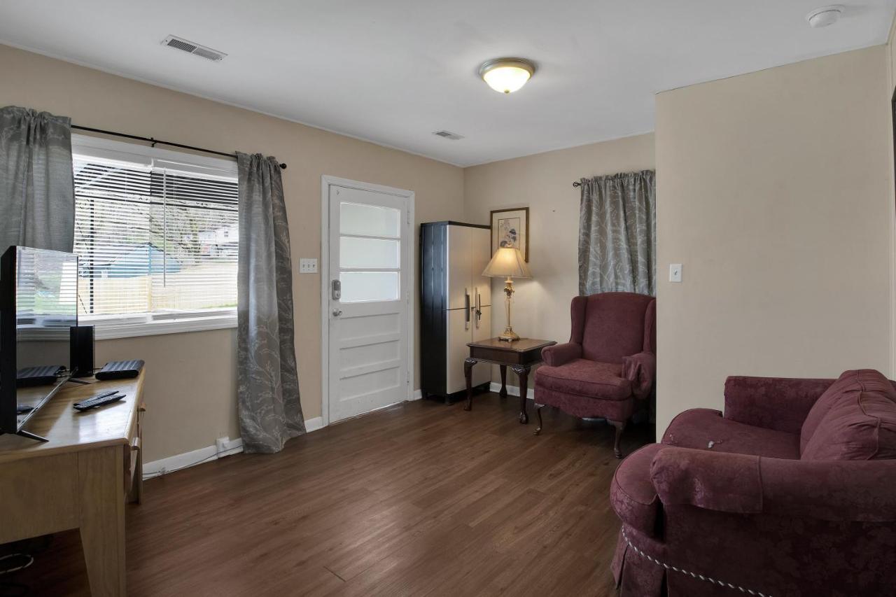 2-Bedroom Pet-Friendly Apartment In East נוקסוויל מראה חיצוני תמונה