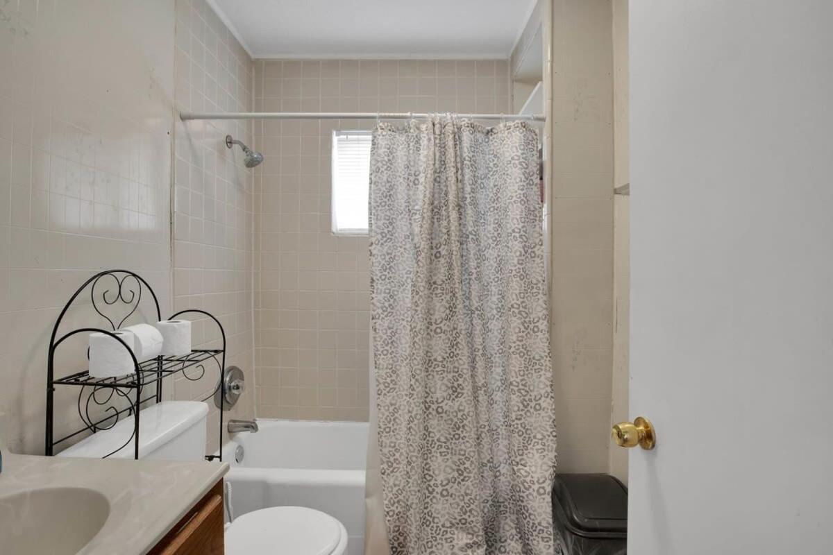 2-Bedroom Pet-Friendly Apartment In East נוקסוויל מראה חיצוני תמונה