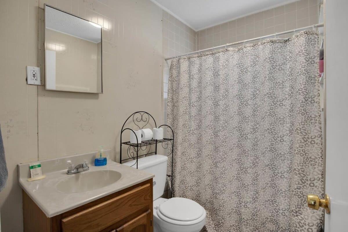 2-Bedroom Pet-Friendly Apartment In East נוקסוויל מראה חיצוני תמונה