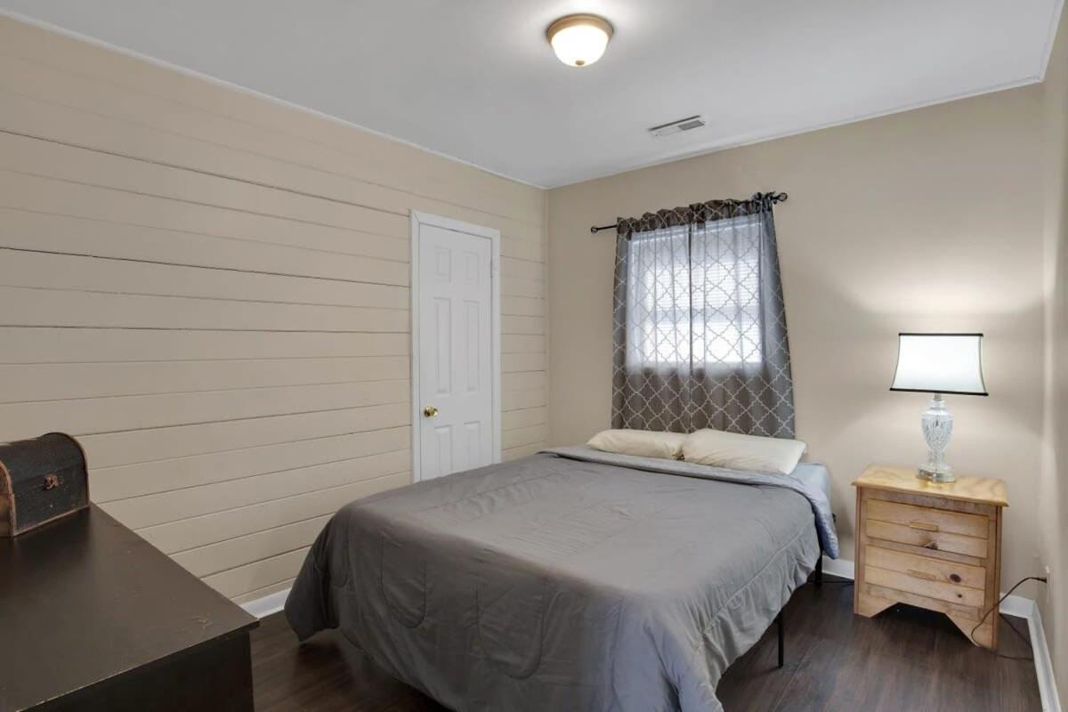 2-Bedroom Pet-Friendly Apartment In East נוקסוויל מראה חיצוני תמונה