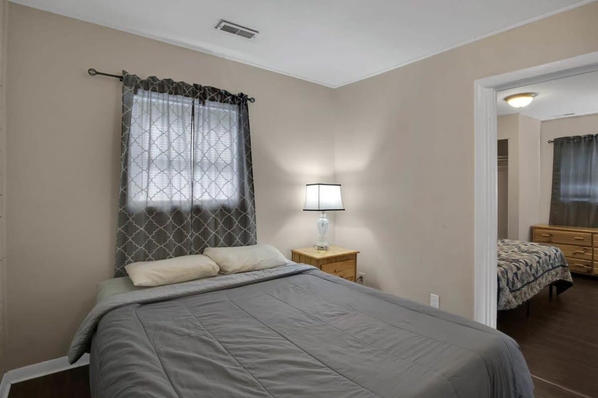 2-Bedroom Pet-Friendly Apartment In East נוקסוויל מראה חיצוני תמונה